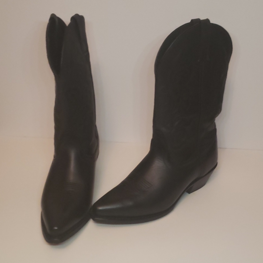Black Laredo Cowboy boots size 8.5